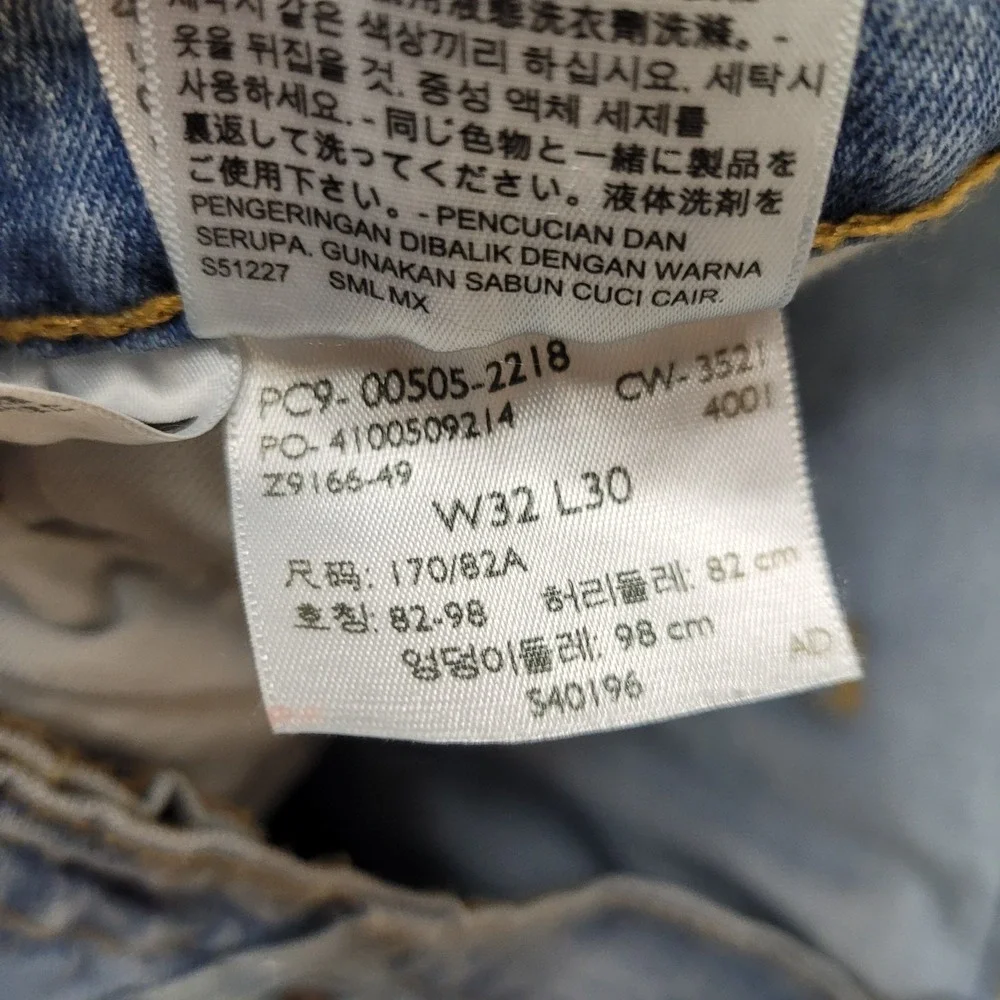 Levi's 505 Men's Jeans 32x30 Medium Wash Blue Denim Regular Fit Straight Leg